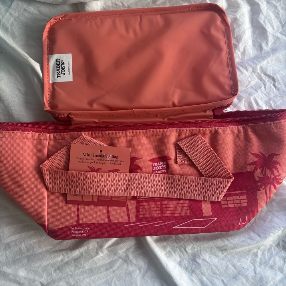 Trader Joe's peach Mini Insulated tote cooler bag limited edition - Picture 1 of 3
